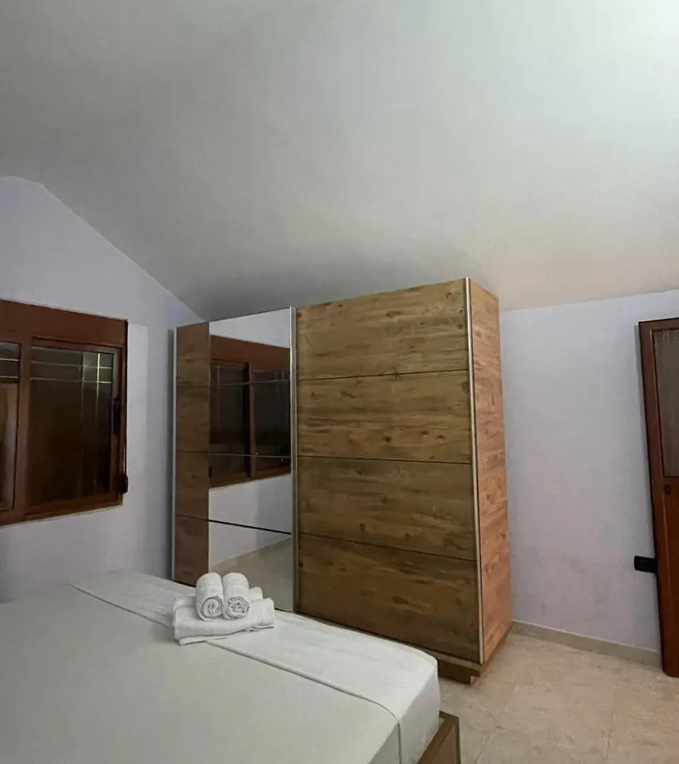 Villa Vlore Vini 0*,  Albania