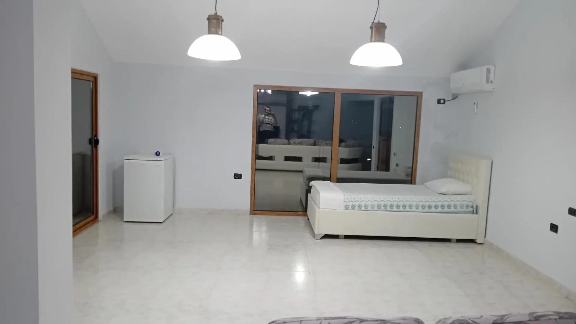Villa Vlore Vini 0*,  Albania